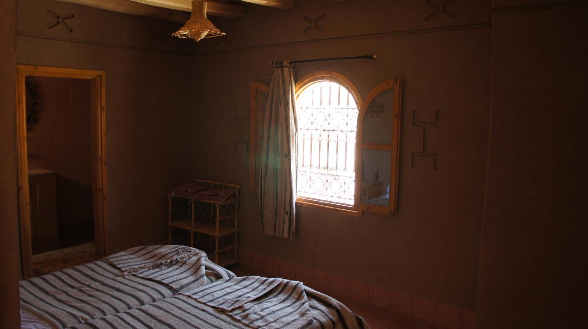 Gite D'Etape Tamaloute Bed & Breakfast Bou Tharar Ruang foto