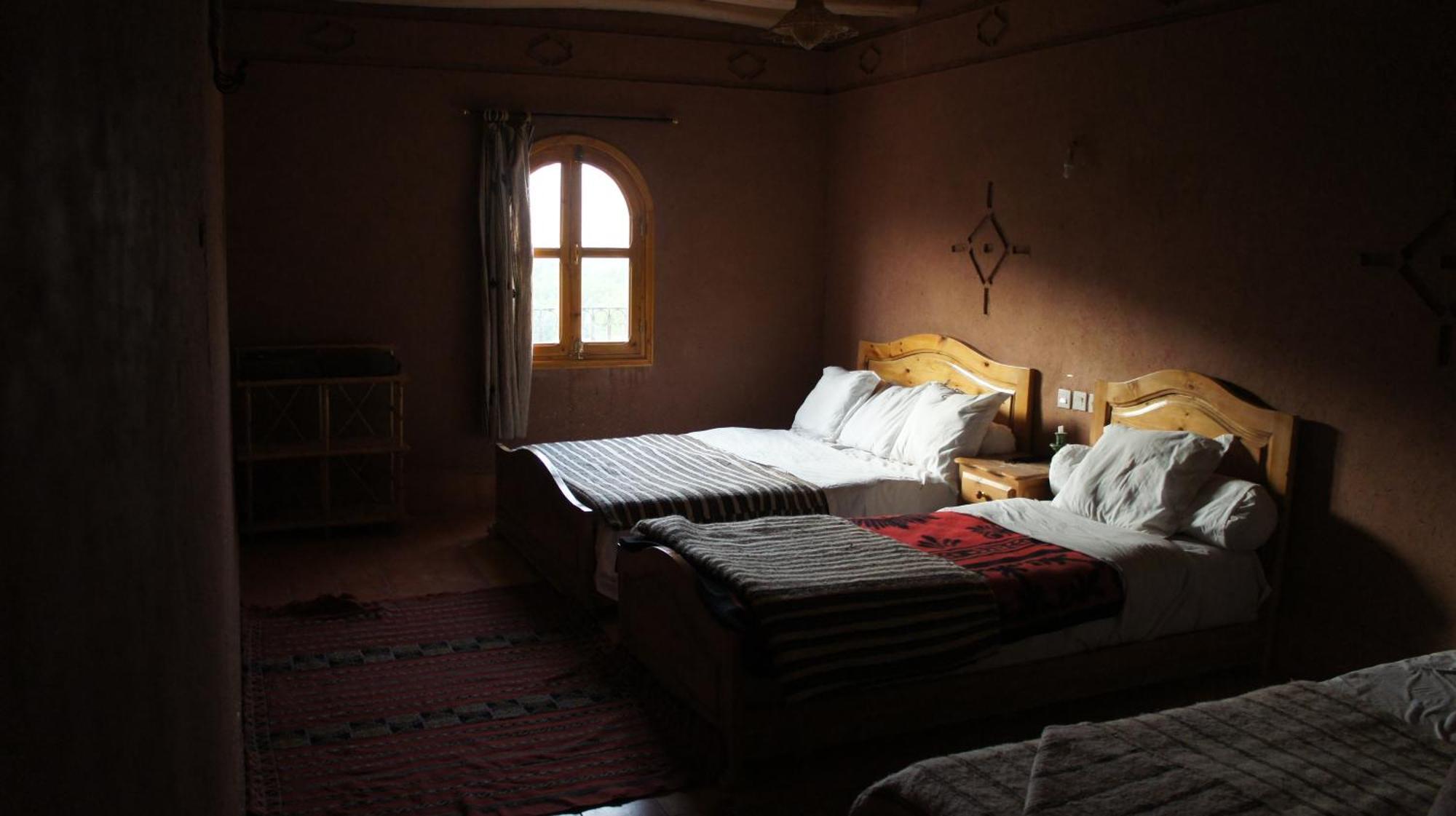 Gite D'Etape Tamaloute Bed & Breakfast Bou Tharar Ruang foto