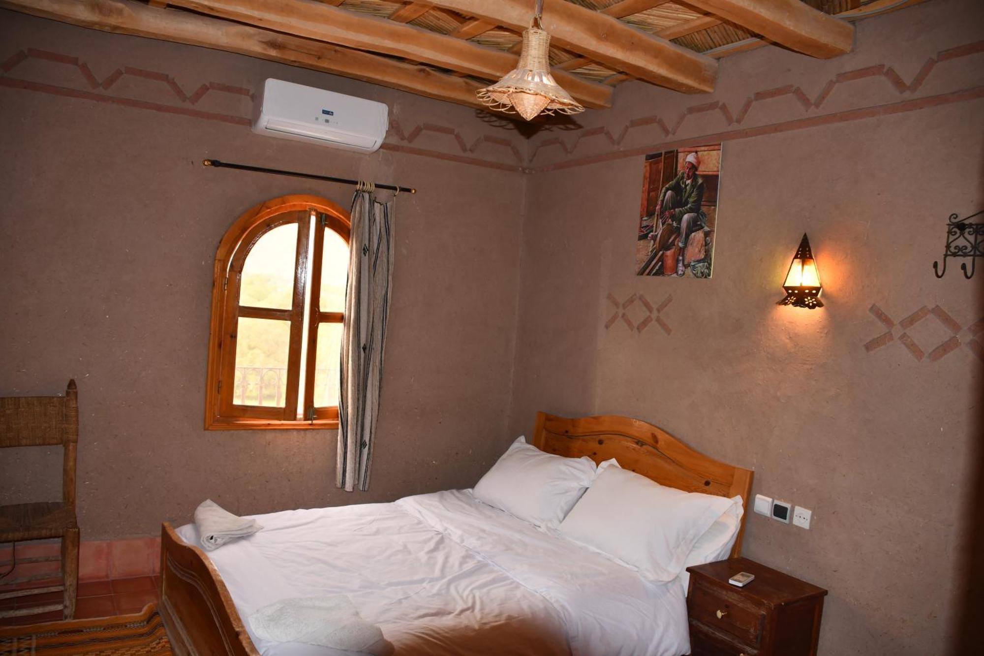 Gite D'Etape Tamaloute Bed & Breakfast Bou Tharar Bagian luar foto