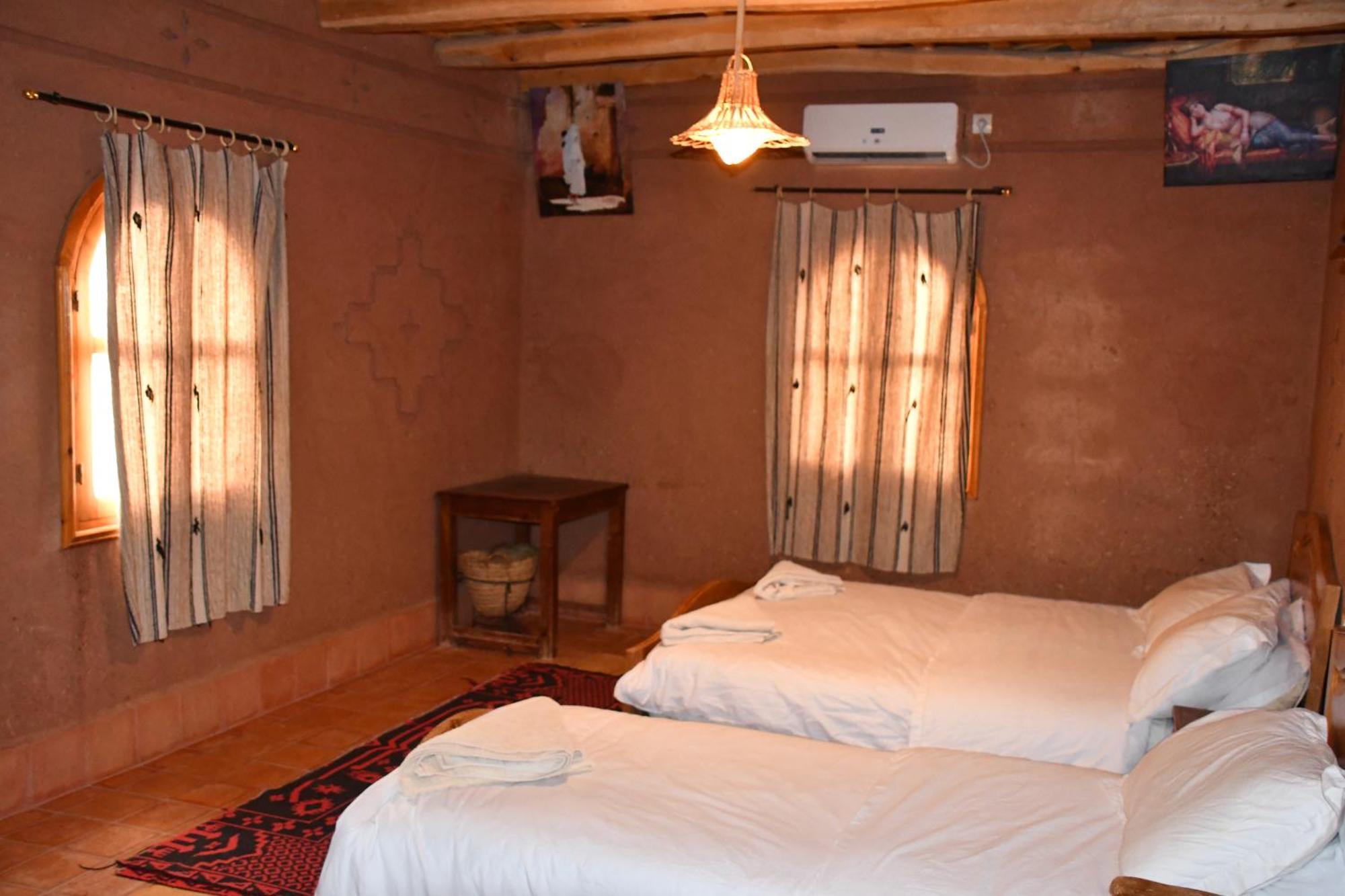 Gite D'Etape Tamaloute Bed & Breakfast Bou Tharar Bagian luar foto