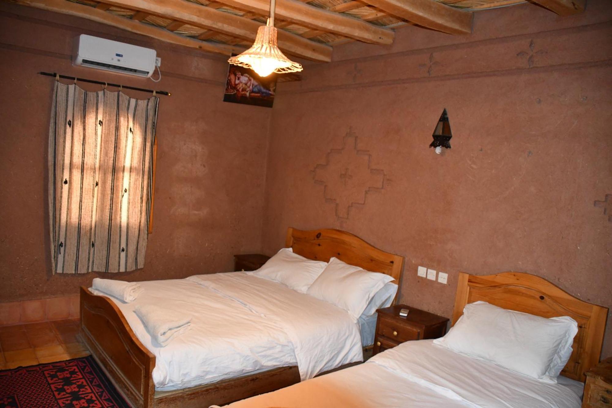 Gite D'Etape Tamaloute Bed & Breakfast Bou Tharar Bagian luar foto